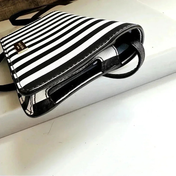 NWOT Henri Bendel West 57th Centennial Stripe XL Smartphone Case/Wallet Bag - Picture 3 of 9